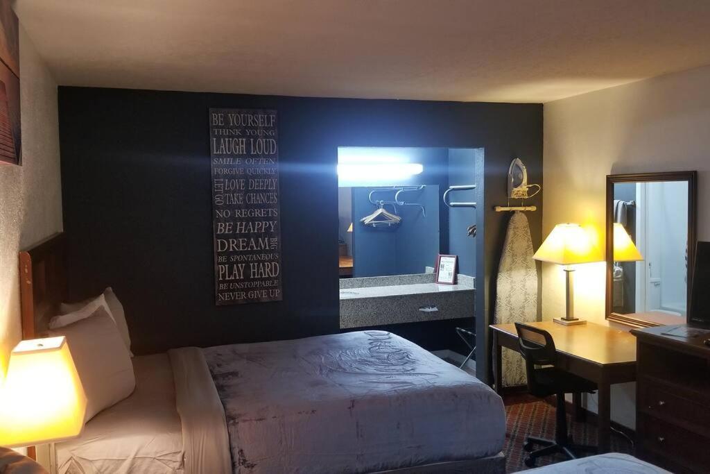 Hotel 2 Queen Beds Hotel Room 128 Booking Stillwater Buitenkant foto