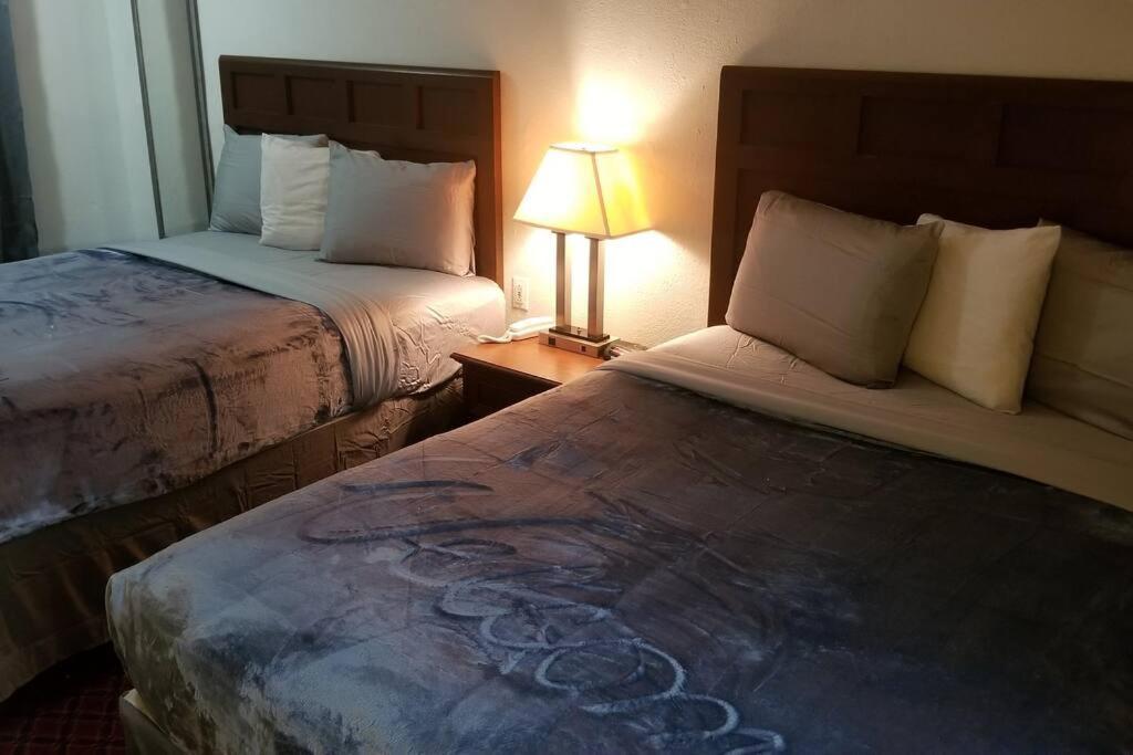 Hotel 2 Queen Beds Hotel Room 128 Booking Stillwater Buitenkant foto