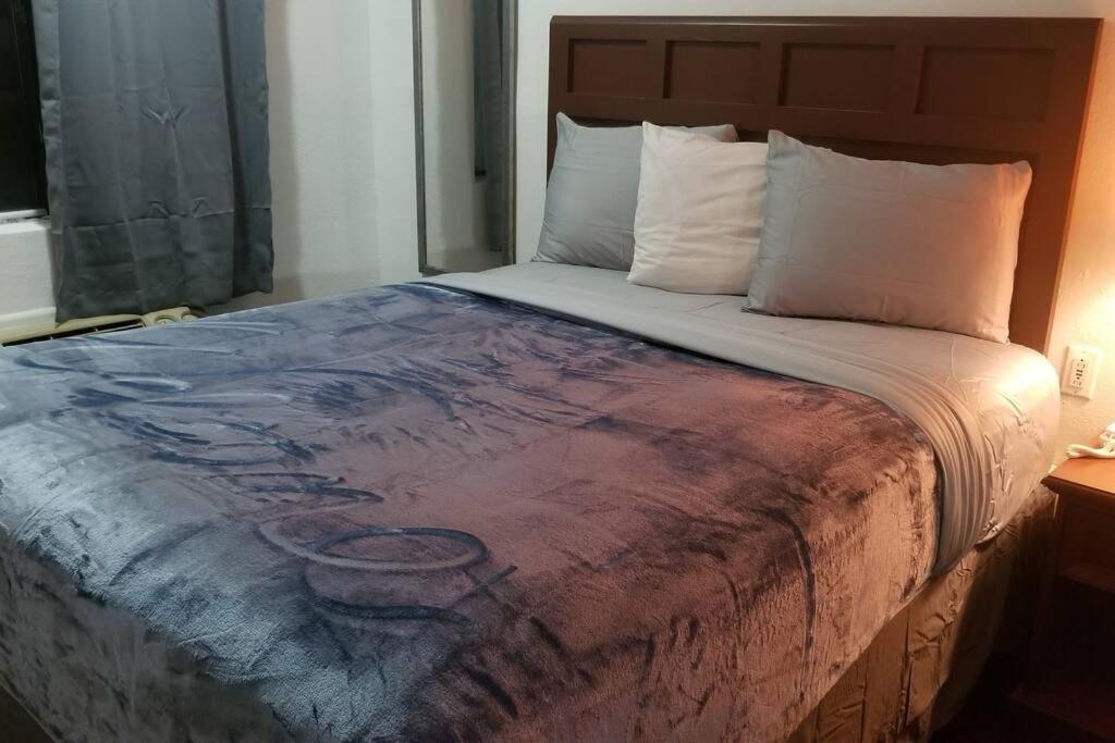 Hotel 2 Queen Beds Hotel Room 128 Booking Stillwater Buitenkant foto